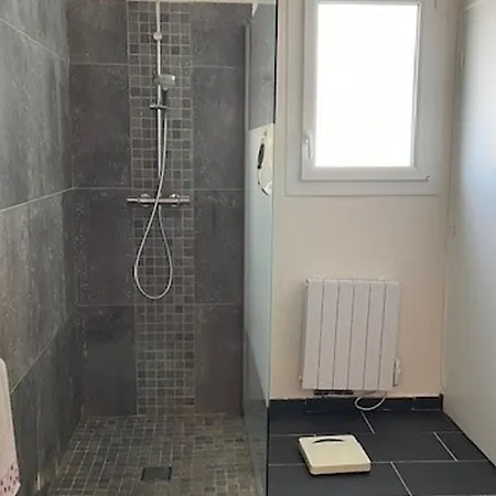 Maison A - 6 Personnes, Animaux Admis, Parking, Proche - Fr-1-823-22 *