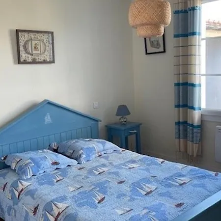Holiday home Maison A - 6 Personnes, Animaux Admis, Parking, Proche - Fr-1-823-22 *