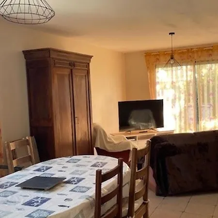 Maison A - 6 Personnes, Animaux Admis, Parking, Proche - Fr-1-823-22 Holiday home